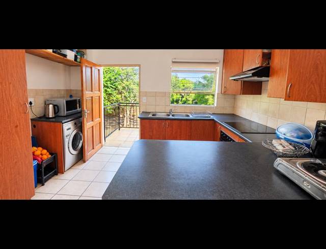 3 BEDROOM TOWNHOUSE FOR SALE IN HEUWELSIG ESTATE